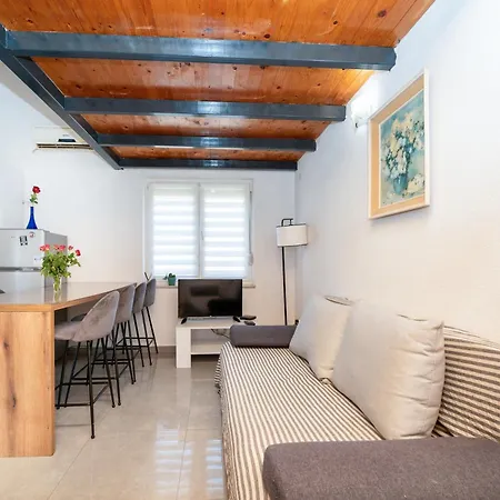 Apartment With A Parking Space - 22871 Zadar