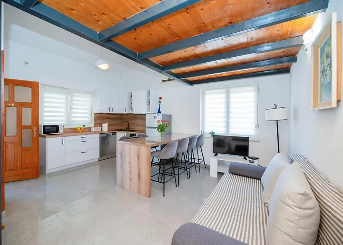 With Parking Space - 22871 Appartamento Zara